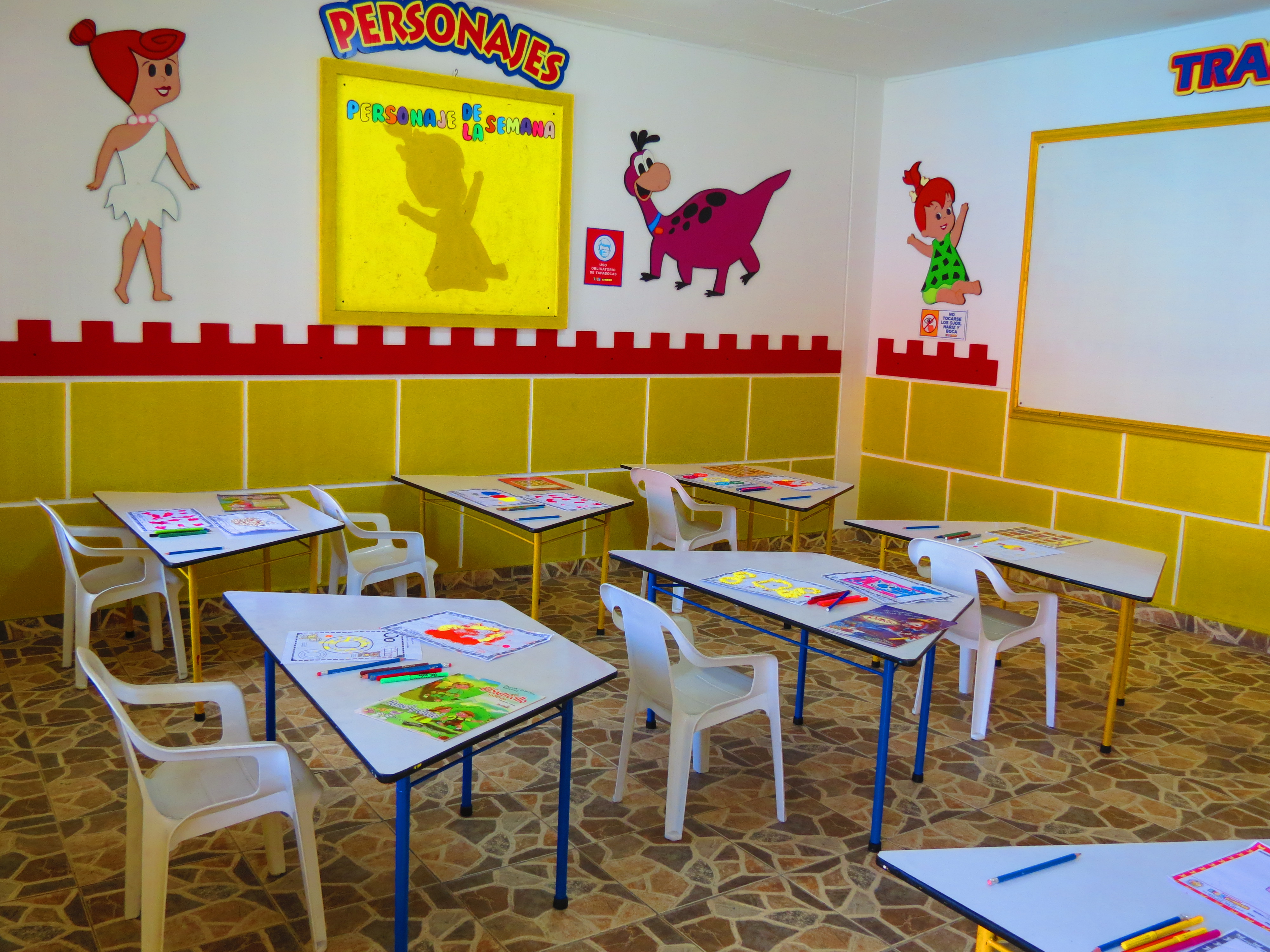 Aulas amplias y luminosas